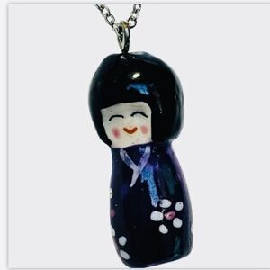 Japan Womens Purple Flower Painted Kokeshi Girl Pendant Silver Tone Necklace 20”